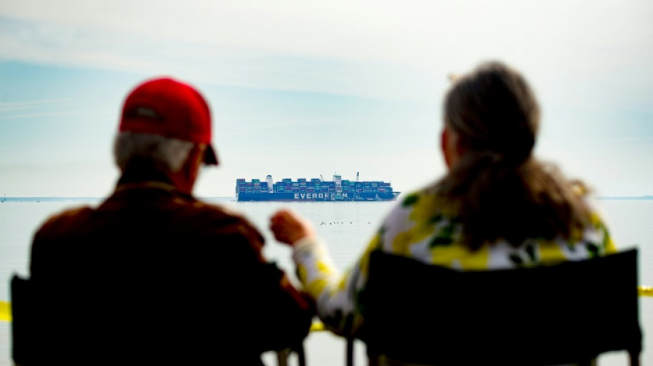 Pr&egrave;s de Baltimore, un porte-conteneurs &eacute;chou&eacute; ravit les curieux et inqui&egrave;te les &eacute;cologistes