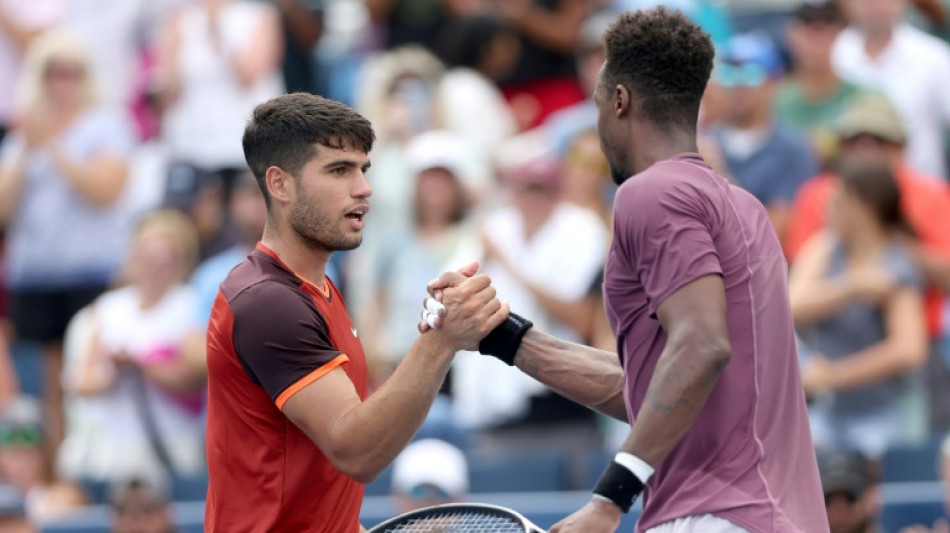 Alcaraz perde para Monfils na estreia em Cincinnati; Sinner avan&ccedil;a ap&oacute;s les&atilde;o de Thompson