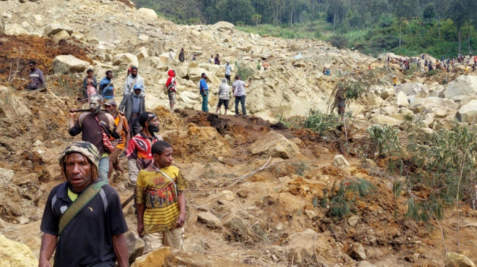 Equipes de emerg&ecirc;ncia iniciam entrega de ajuda &agrave; regi&atilde;o devastada de Papua-Nova Guin&eacute;