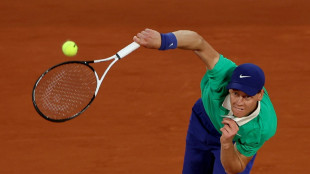 Sinner atropela Rublev e vai &agrave;s quartas de final em Roland Garros