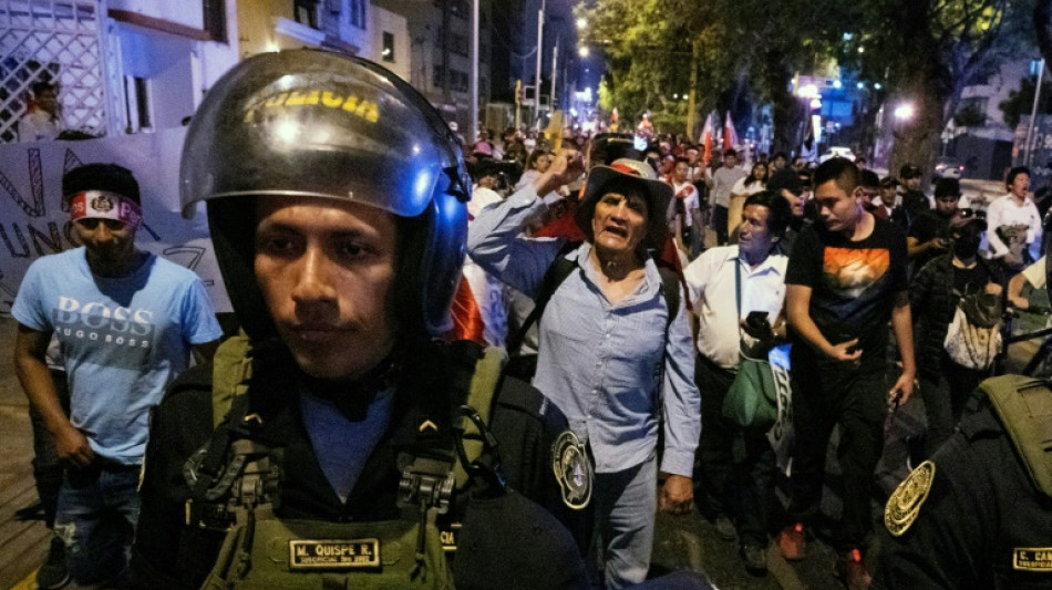 Demonstrierende reisen trotz Ausnahmezustand zu Massendemonstration nach Lima