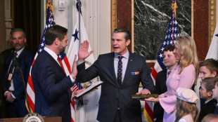 Hegseth toma posse como secret&aacute;rio de Defesa dos EUA ap&oacute;s vota&ccedil;&atilde;o acirrada no Senado