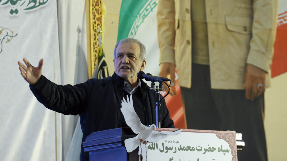 Pezeshkian, 'ho sentito Macron, uso delle basi Usa nella regione deve cessare'