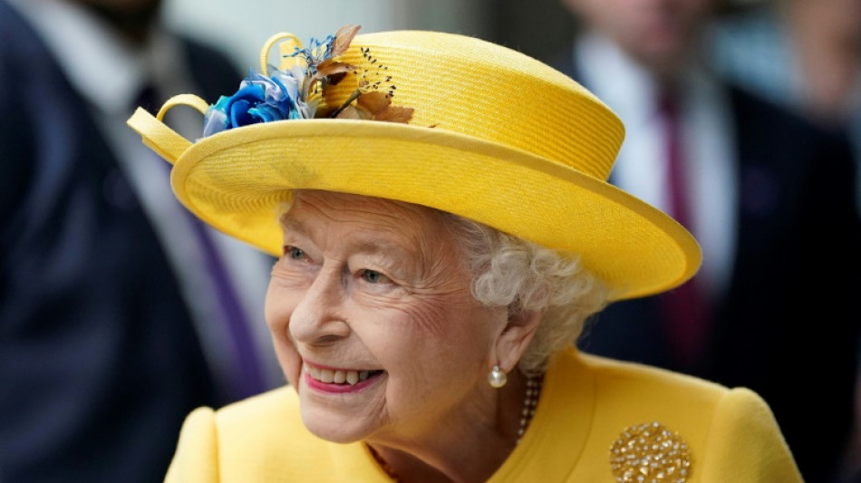 Visite surprise d'Elizabeth II pour inaugurer une ligne de métro portant son nom 