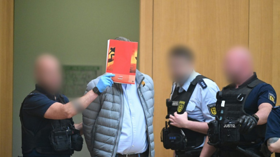 Proc&egrave;s spectaculaire de neuf Allemands suspect&eacute;s d'avoir pr&eacute;par&eacute; un coup d'Etat