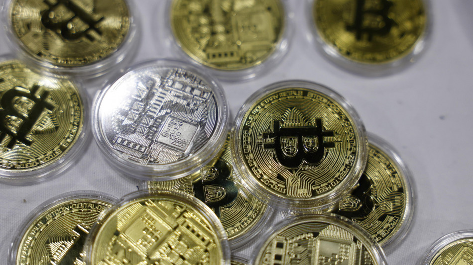 Criptovalute in rialzo, Bitcoin a 101.537 dollari