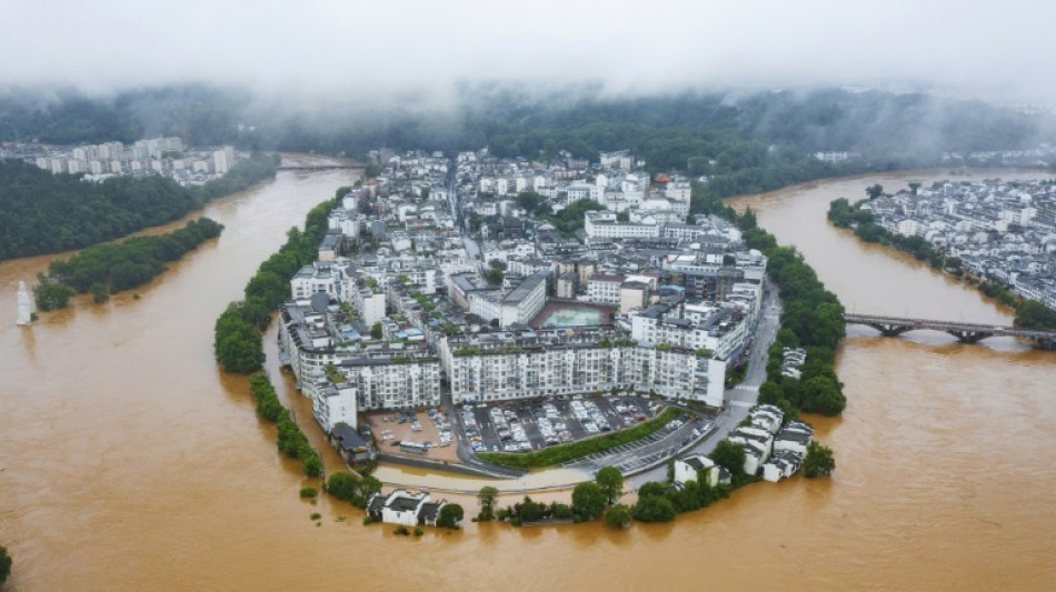 Cientos de miles de evacuados en China tras las lluvias m&aacute;s abundantes en d&eacute;cadas