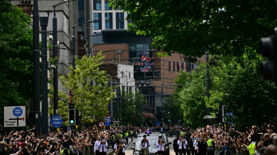 "Merci Ozzy": à Birmingham, dernier hommage de milliers de fans à Ozzy Osbourne
