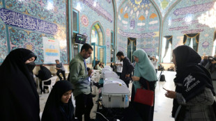 Los iraníes votan en la segunda vuelta de las legislativas