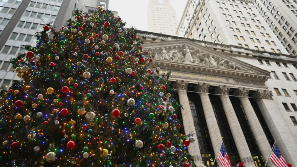 Wall Street termine en hausse, encouragée par la chute des taux obligataires