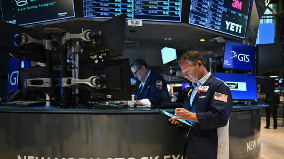 Wall Street ouvre en hausse, entre indicateurs &eacute;conomiques et r&eacute;sultats d'entreprises