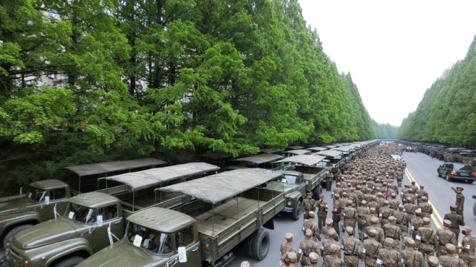 Corea del Norte despliega su ejército ante el creciente brote de covid