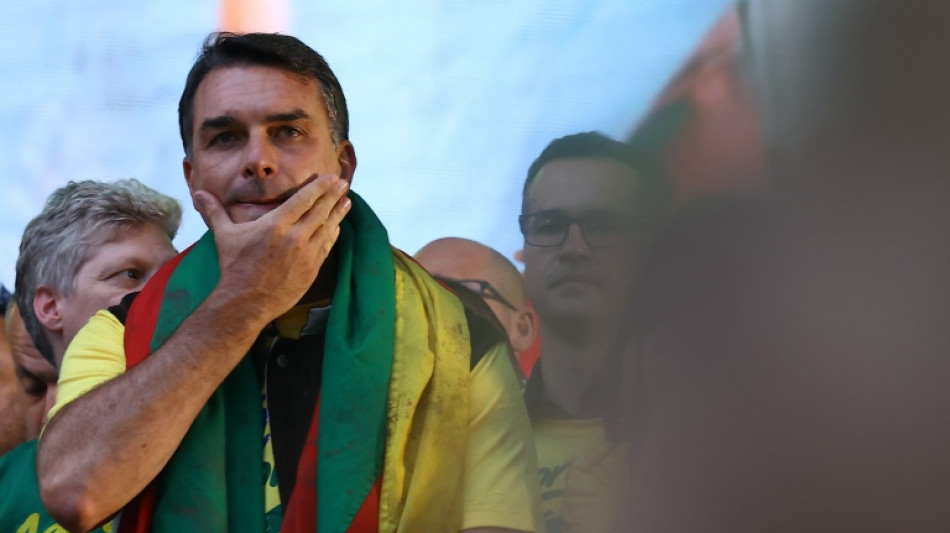 Fl&aacute;vio Bolsonaro viaja a Ecuador desde Argentina tras huir de Brasil