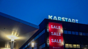 Insolvenzverwalter und Gesch&auml;ftsf&uuml;hrer von Galeria stellen neuen Investor vor 