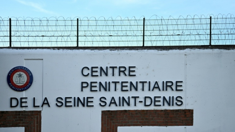 Heatwave makes conditions 'inhumane', say inmates at overcrowded Paris suburb prison
