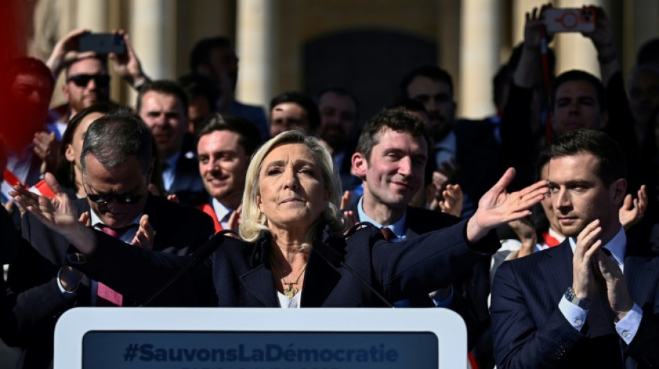 Atacar al "sistema" sin parecer Trump, la dif&iacute;cil estrategia de Le Pen en Francia