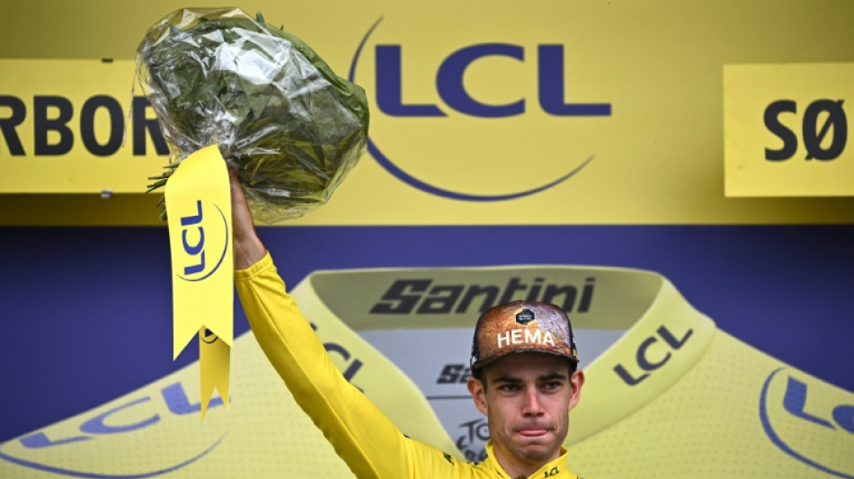 Le Tour de France, avec van Aert en jaune, prend un nouveau d&eacute;part