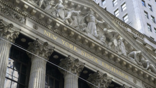 Wall Street ouvre en repli, soucieuse d'une possible r&eacute;cession
