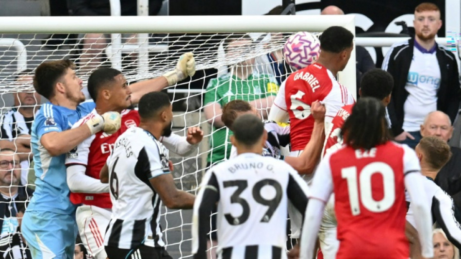 Arsenal strike late to beat Newcastle, close in on Liverpool