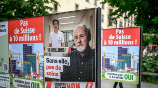 Schweizer stimmen &uuml;ber Begrenzung der Bev&ouml;lkerungszahl und Zivildienst ab