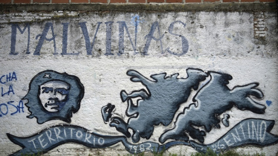 Excombatientes argentinos rinden tributo a caídos en guerra de Malvinas, 40 años después