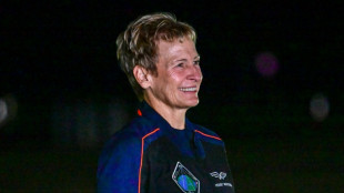 Nave espacial com astronautas de Índia, Polônia e Hungria chega à ISS