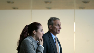 Maradona ten&iacute;a "conductas autolesivas" y no deb&iacute;a internarse en casa, dice un m&eacute;dico