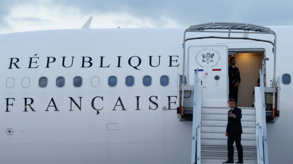 Macron chega &agrave; Nova Caled&ocirc;nia, abalada por protestos 