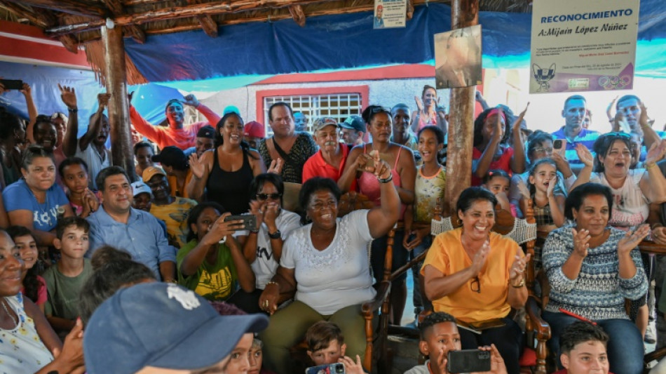 De Herradura a la Gloria, el pueblo del cubano Mija&iacute;n L&oacute;pez celebra su haza&ntilde;a