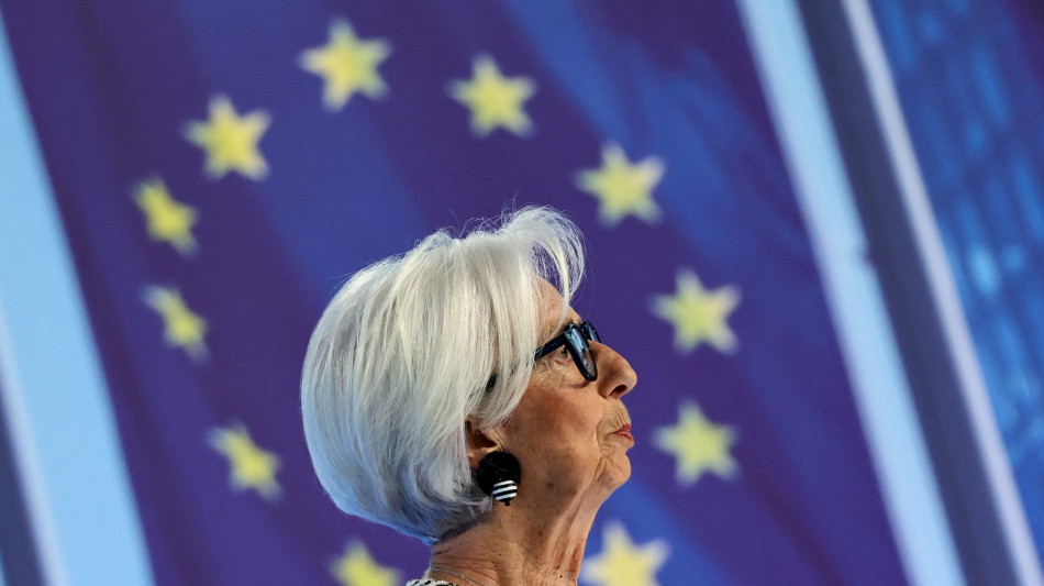 Lagarde, alta incertezza su prospettive economia, pressione su catene fornitura