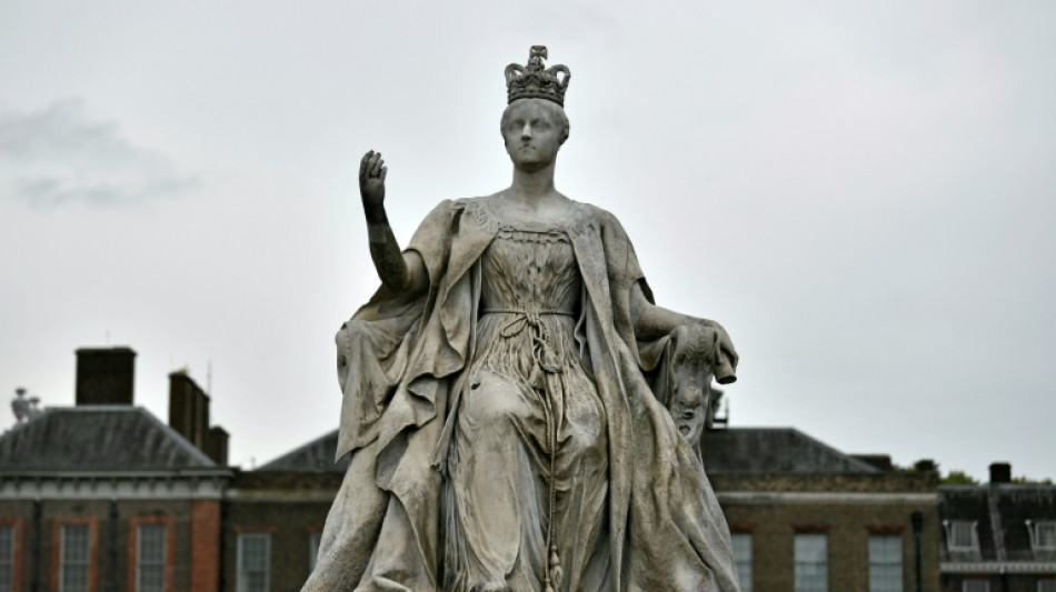 Elizabeth II et Victoria: deux règnes aux multiples échos