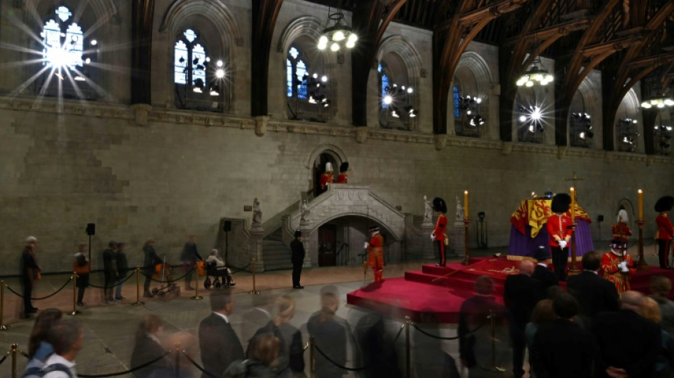 Patience et larmes pour un dernier salut &agrave; Elizabeth II