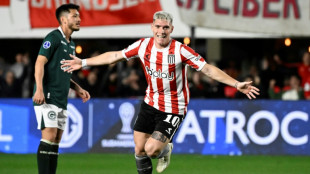 Goi&aacute;s perde para o Estudiantes (3-0) na ida das oitavas da Sul-Americana