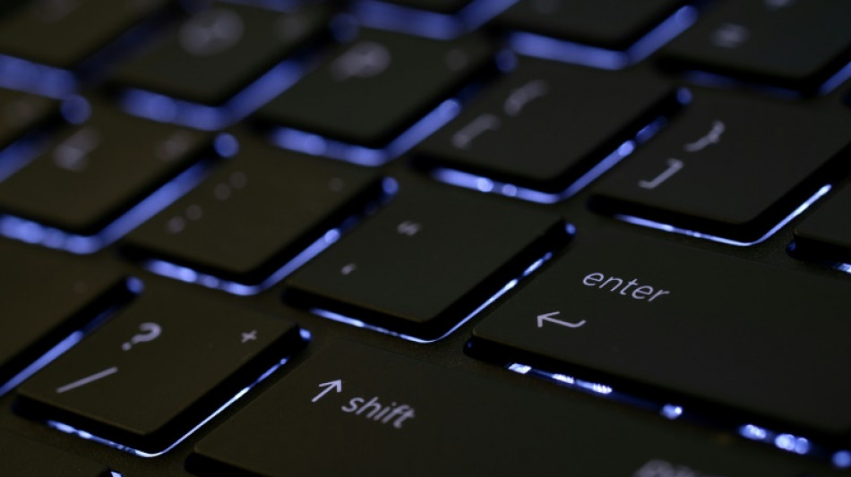 Menaces contre les lyc&eacute;es: un mineur de 17 ans mis en examen &agrave; Paris et incarc&eacute;r&eacute;