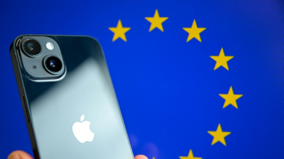 La UE anuncia multas a Apple y Meta, en medio de tensiones comerciales con EEUU