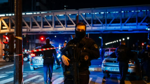 Attaque au couteau près de la tour Eiffel à Paris: l'assaillant devant les enquêteurs antiterroristes