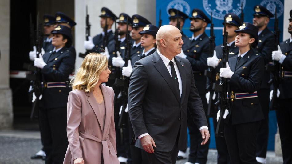 Meloni ad Aoun, 'al fianco del Libano, pu&ograve; voltare pagina'