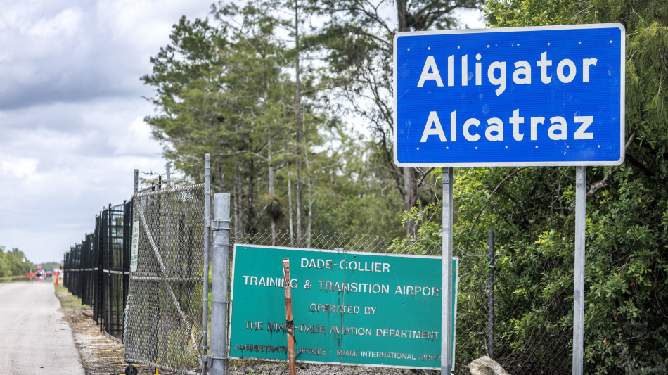 Fonti,consolato Miami visita italiani a Alligator Alcatraz