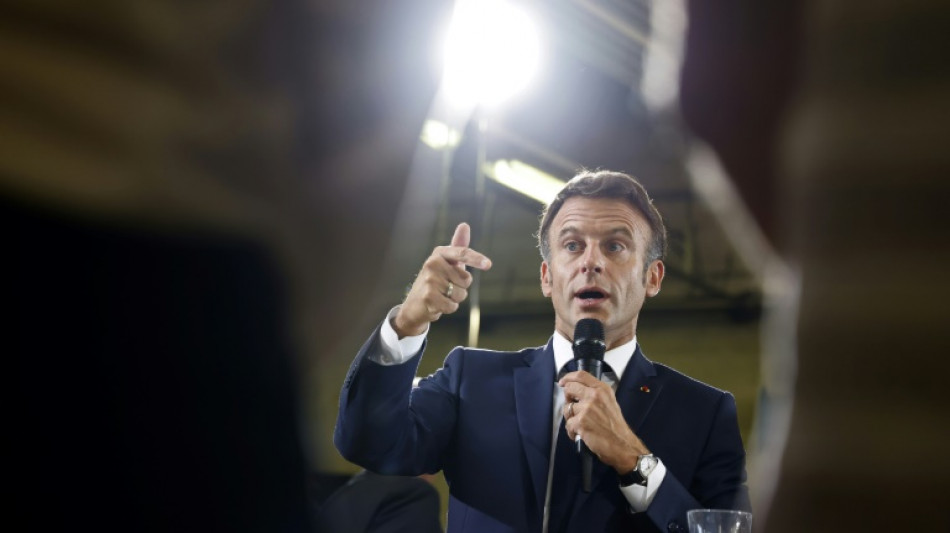 Macron veut acc&eacute;l&eacute;rer sur l'&eacute;largissement du r&eacute;f&eacute;rendum