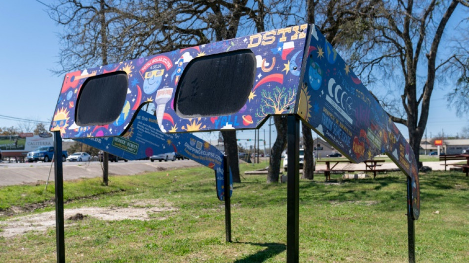 Milh&otilde;es de pessoas se re&uacute;nem para assistir ao eclipse total na Am&eacute;rica do Norte