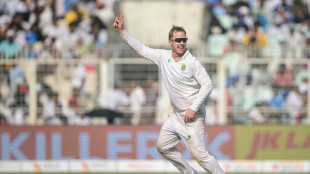 Harmer stars as South Africa stun India in low-scoring Test