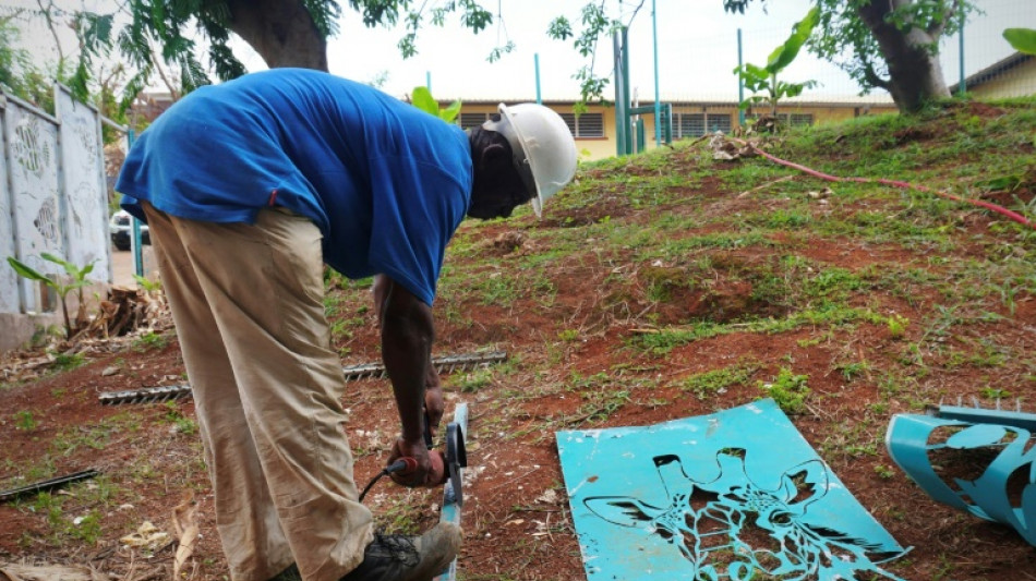 "C'est rest&eacute; comme &ccedil;a depuis Chido": &agrave; Mayotte, le long chantier de la reconstruction