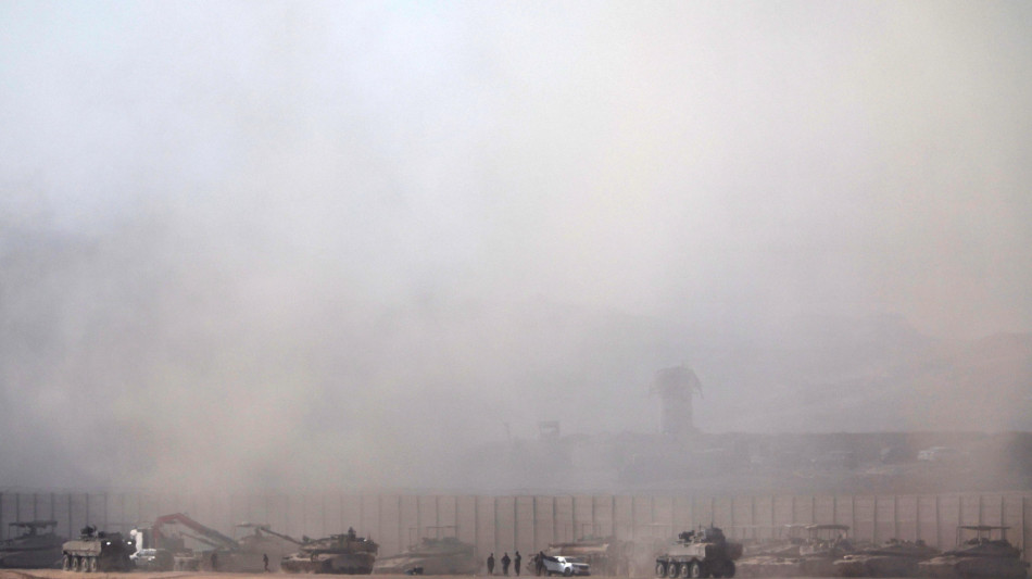 Media Gaza, tank dell'Idf nel cuore di Gaza city