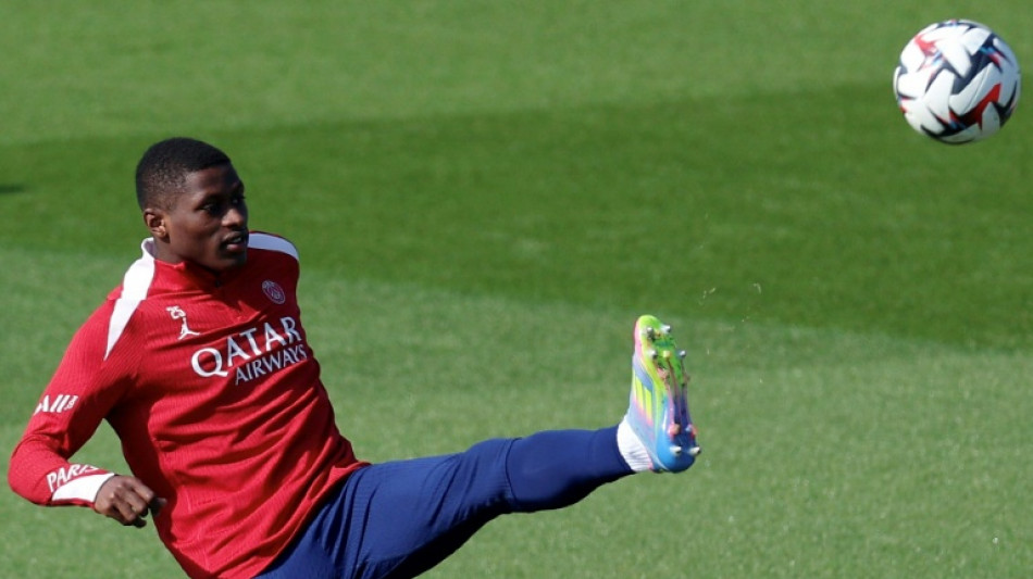 Zagueiro Willian Pacho, do PSG, lidera lista de convocados do Equador para as Eliminat&oacute;rias