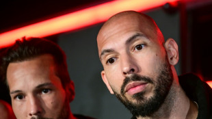 L'influenceur masculiniste Andrew Tate est arriv&eacute; en Roumanie