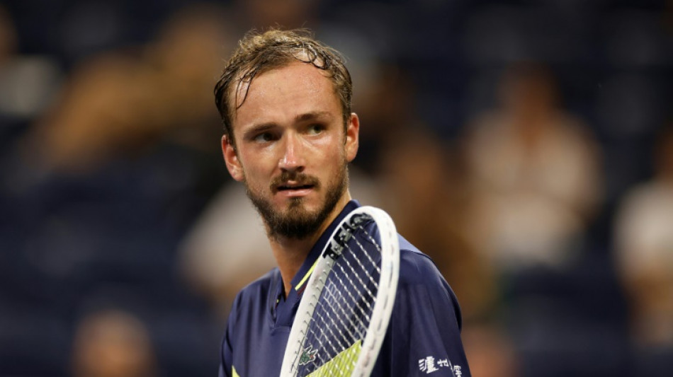 Medvedev vence De Minaur e far&aacute; duelo russo com Rublev nas quartas do US Open