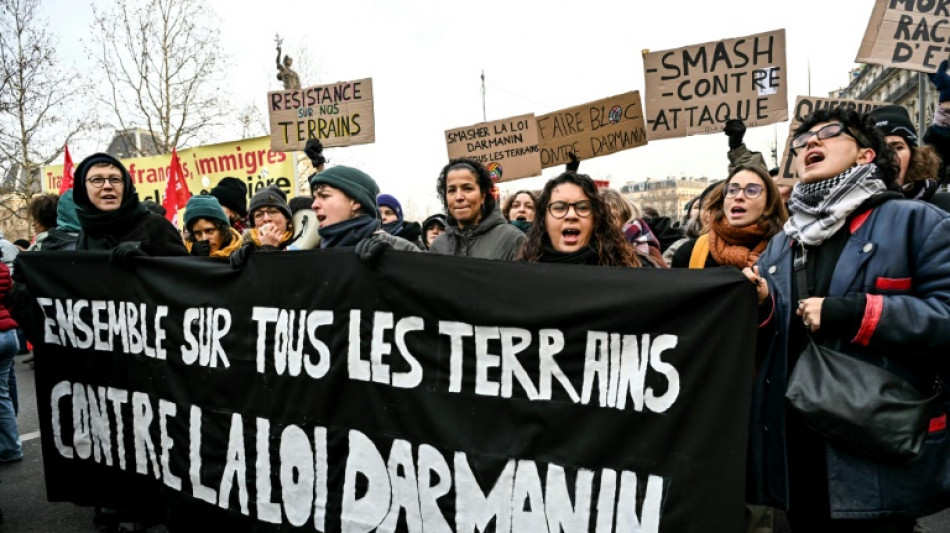 Les opposants &agrave; la loi sur l'immigration jettent leurs derni&egrave;res forces dans la rue