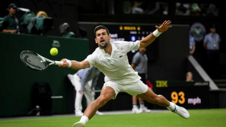 Jogo entre Djokovic e Hurkacz em Wimbledon vai terminar nesta segunda-feira