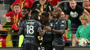 Atual vice-campe&atilde;o, Lens perde em casa para Metz (1-0) antes de visitar Sevilla pela Champions