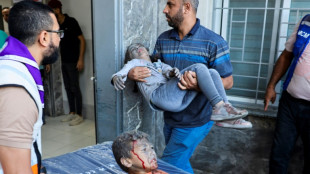 Vítimas de bombardeios israelenses sobrecarregam hospitais de Gaza